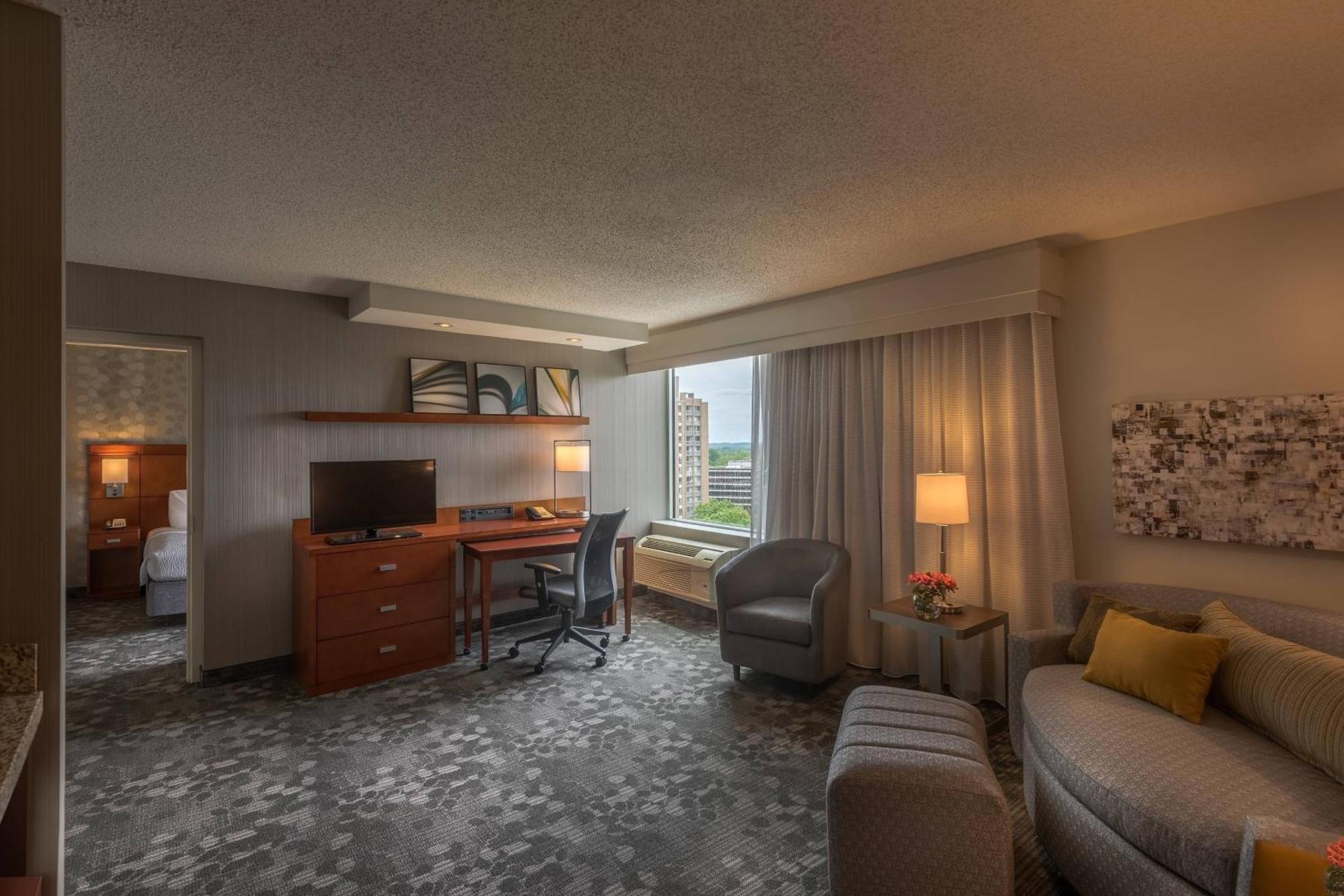 Courtyard By Marriott Bethesda Chevy Chase Hotell Eksteriør bilde